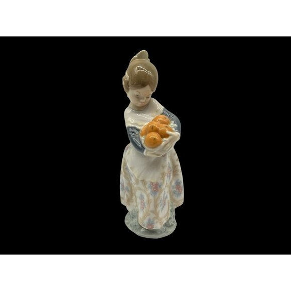 Lladro "VALENCIAN GIRL HOLDING ORANGES" Retired Porcelain Figurine # 4841 Mint - Picture 2 of 16